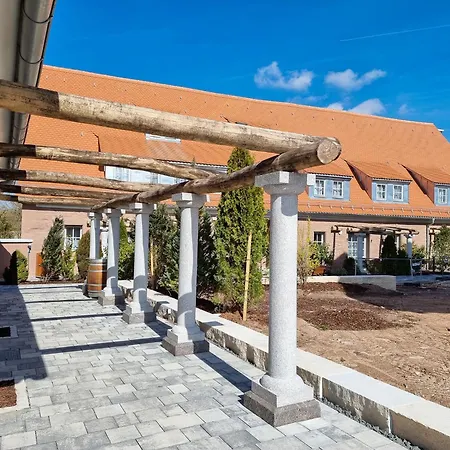 Schwarzstorch 公寓 *